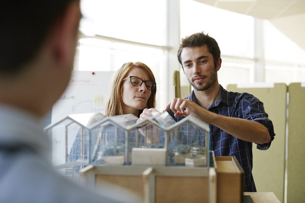 Les étudiants en projet construction bois